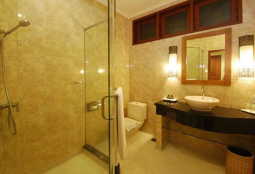 带阳台的豪华间, Yulia Beach Inn Kuta