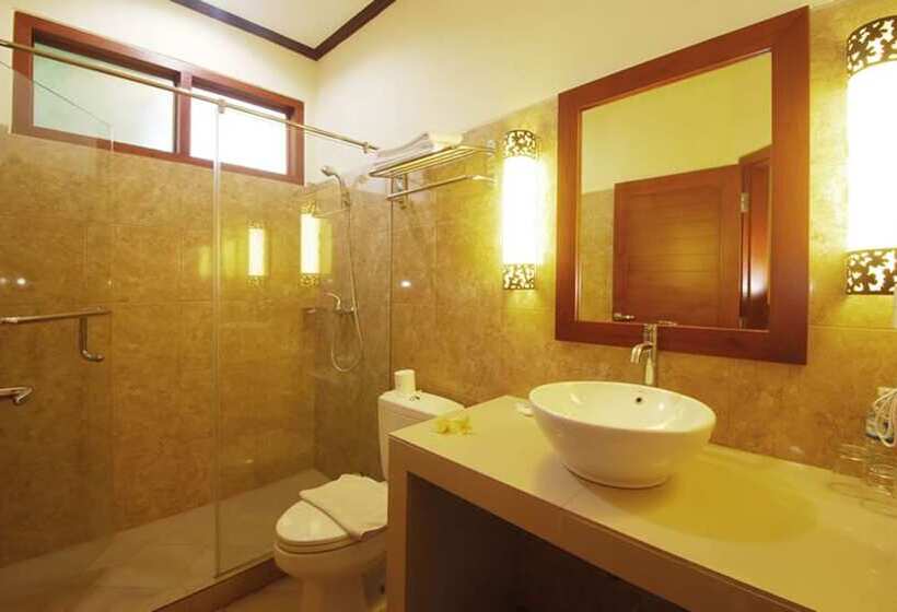 带阳台的豪华间, Yulia Beach Inn Kuta