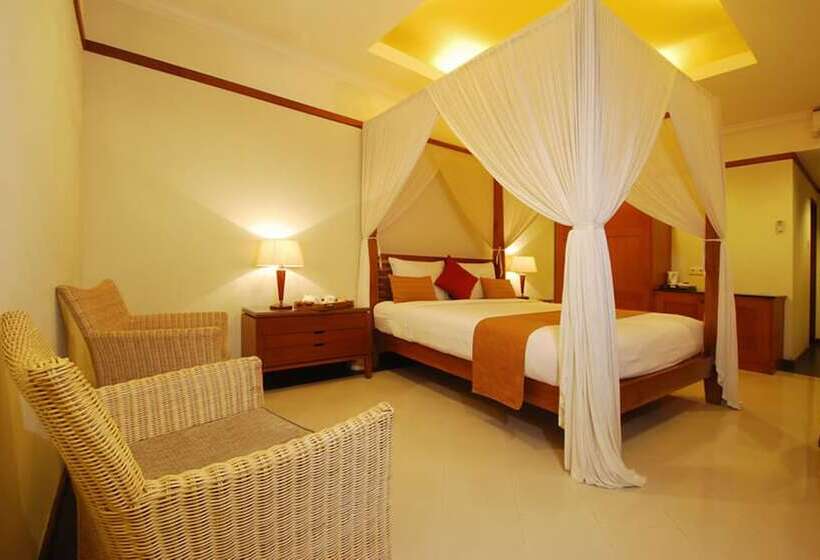 Номер Deluxe с Балконом, Yulia Beach Inn Kuta