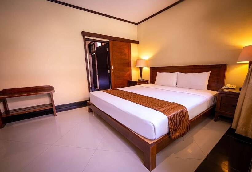 Номер Deluxe Вид на Сад, Yulia Beach Inn Kuta
