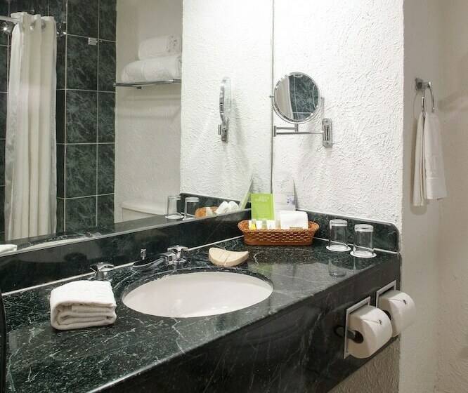 Habitación Superior Vista Montaña, Emporio Ixtapa   With Optional All Inclusive