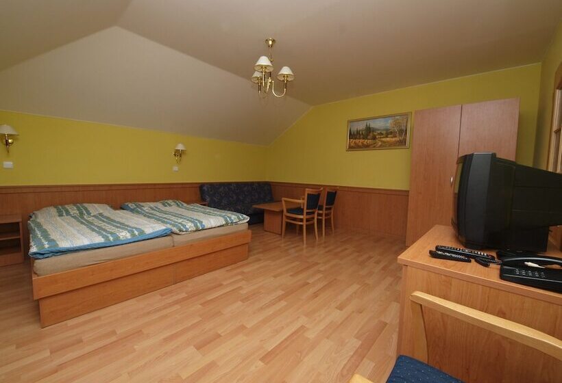 חדר סטנדרט לשלושה, Holiday Hotel Macocha