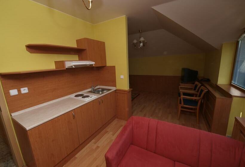 Полулюкс, Holiday Hotel Macocha