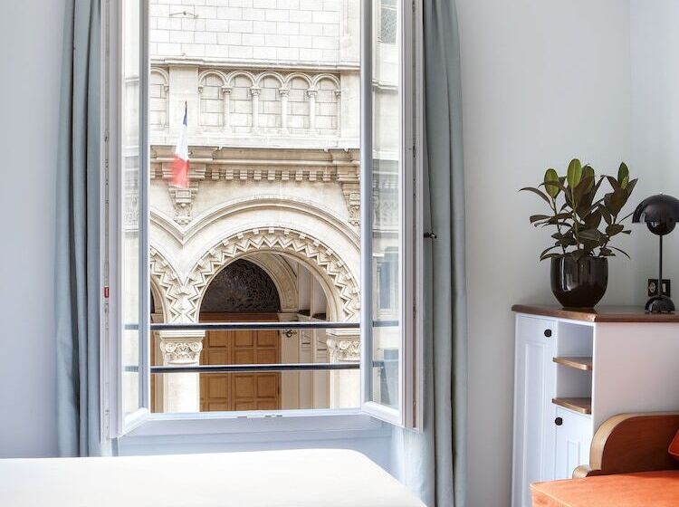 اتاق استاندارد سه نفره, Bienvenue