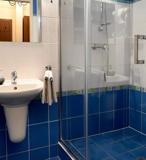 Habitació Estàndard, Bouček