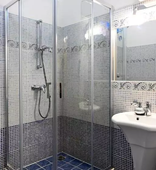 Suit Deluxe, Bouček