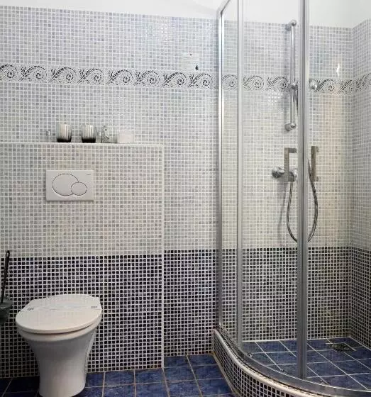 Suit Deluxe, Bouček