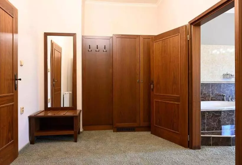 Suite Superior, Bouček