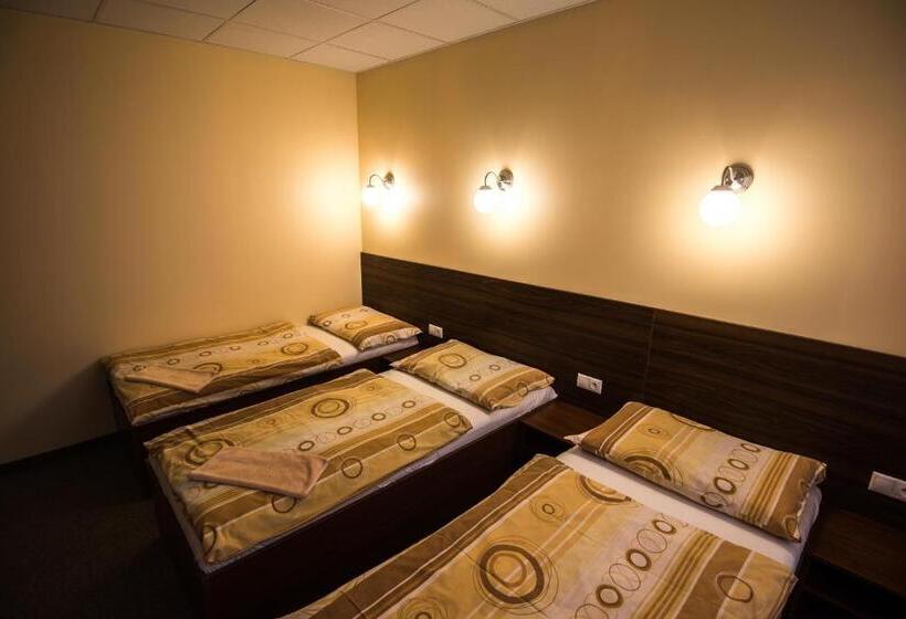 اتاق استاندارد سه نفره, City Hotel B&b