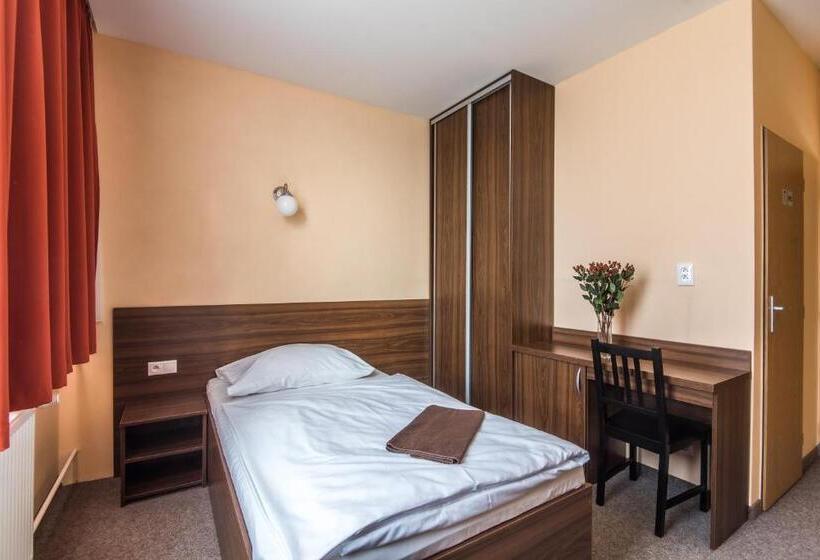 اتاق استاندارد یک نفره, City Hotel B&b