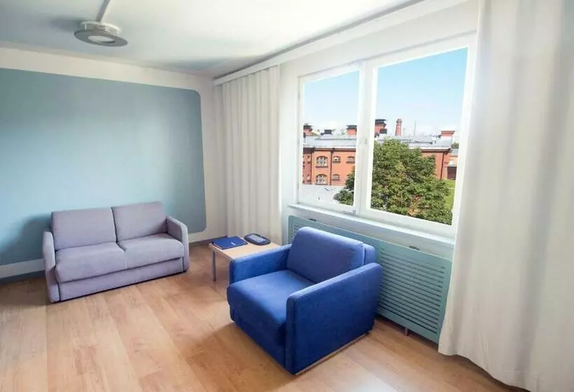 バスルーム共有のトリプルスタンダード, Eurohostel