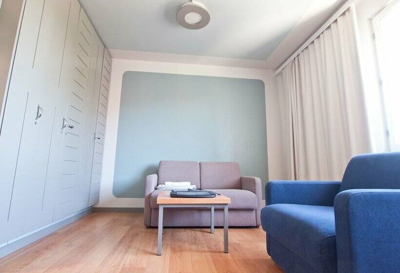 バスルーム共有のトリプルスタンダード, Eurohostel