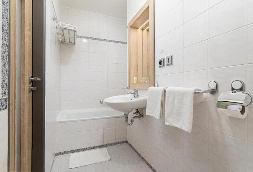 Номер Стандарт, Koruna