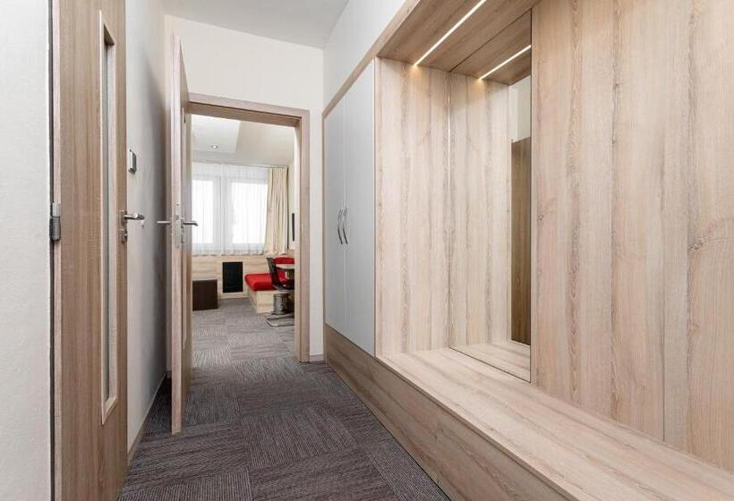 Номер Стандарт, Koruna