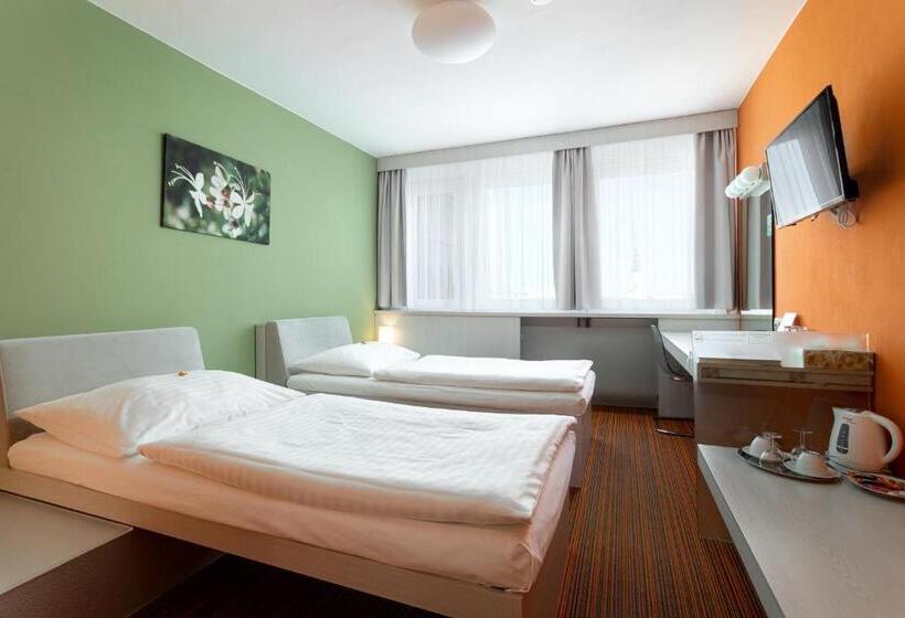 Номер Deluxe, Koruna