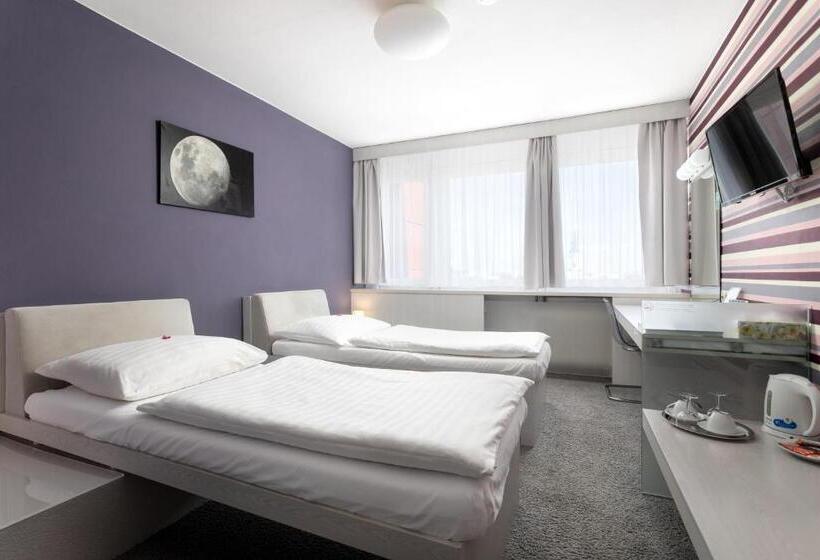 Номер Deluxe, Koruna