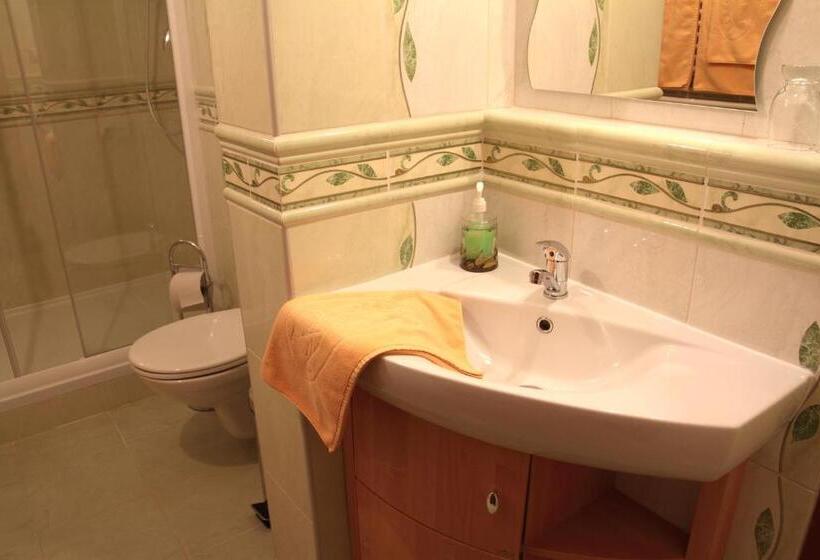 舒适型房间, Lipa