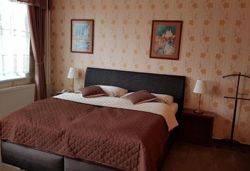 带2个卧室的套房, Lipa