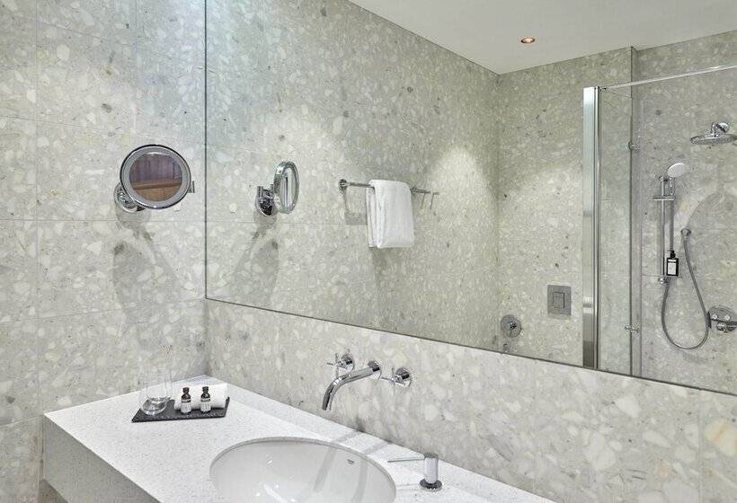 اتاق سوپریور, Neringa