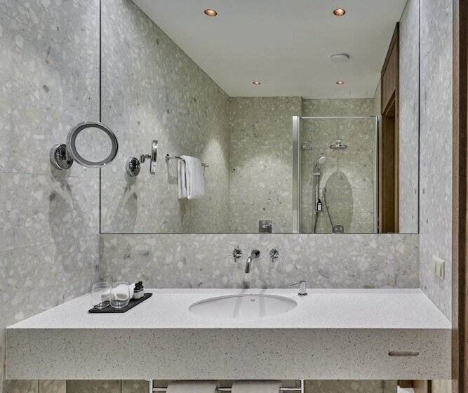 اتاق سوپریور, Neringa