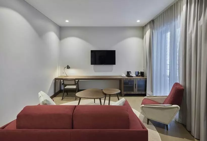 Suite Junior, Neringa