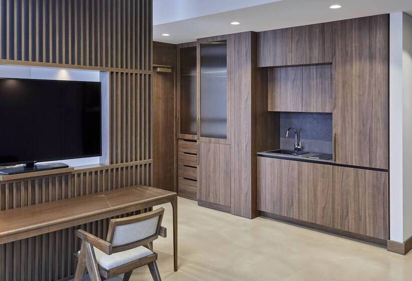 استودیوی استاندارد, Neringa