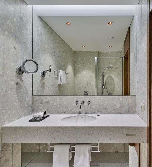 اتاق سوپریور, Neringa