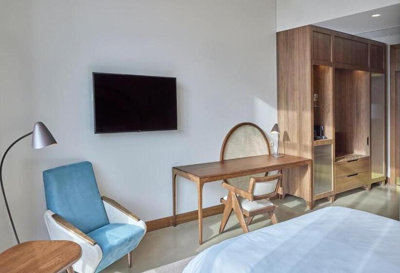 اتاق سوپریور, Neringa