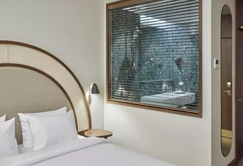 Quarto superior, Neringa