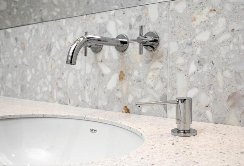 اتاق سوپریور, Neringa