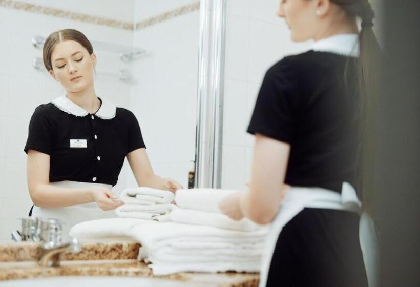 Номер Economy, Plaza Prague Hotel Czech Leading Hotels