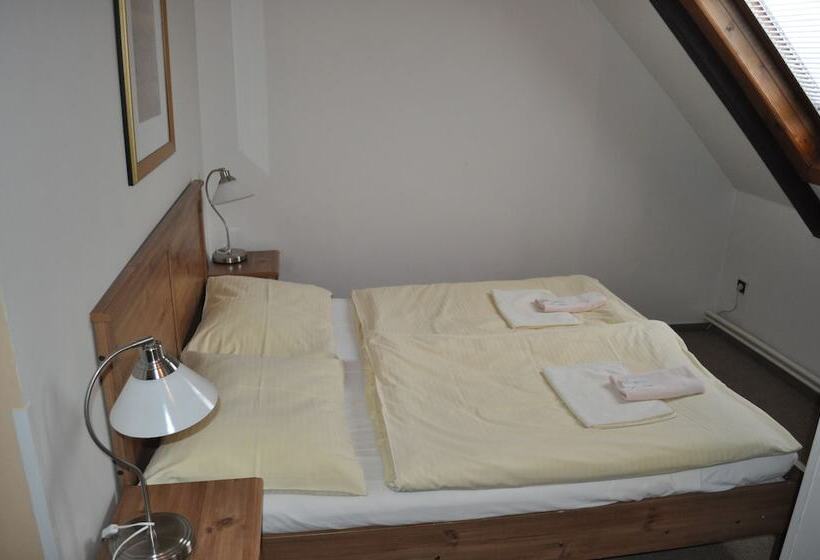 스탠다드 룸, Svornost