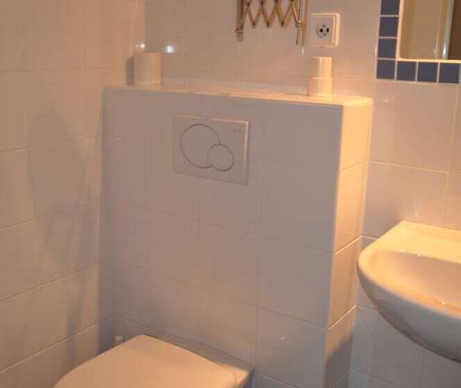 스탠다드 싱글 룸, Svornost