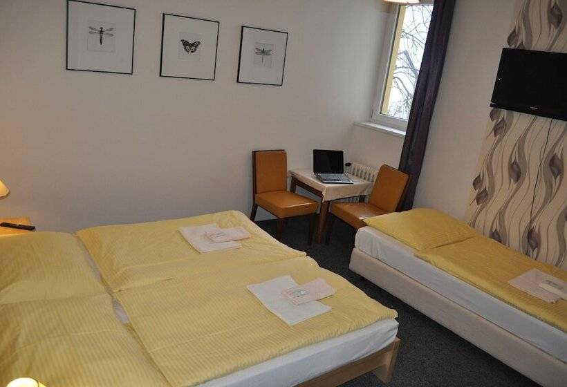 스탠다드 트리플 룸, Svornost