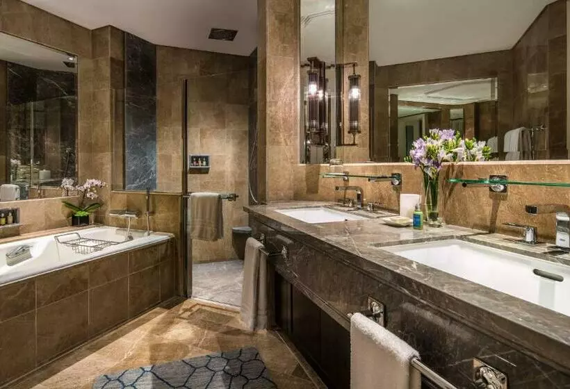 اتاق لوکس با تخت بزرگ, Four Seasons Hotel Singapore