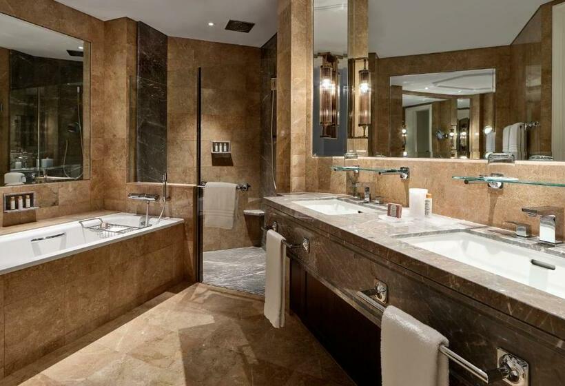 اتاق لوکس با تخت بزرگ, Four Seasons Hotel Singapore