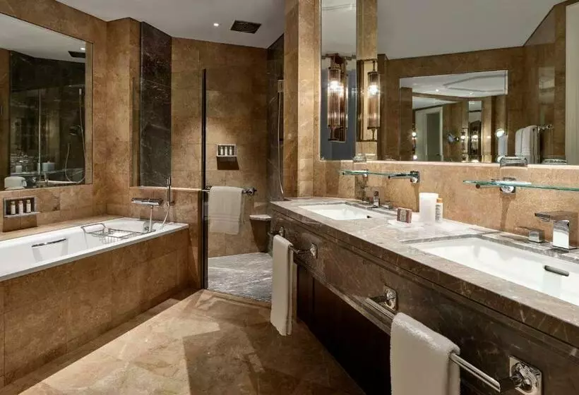 اتاق لوکس با تخت بزرگ, Four Seasons Hotel Singapore