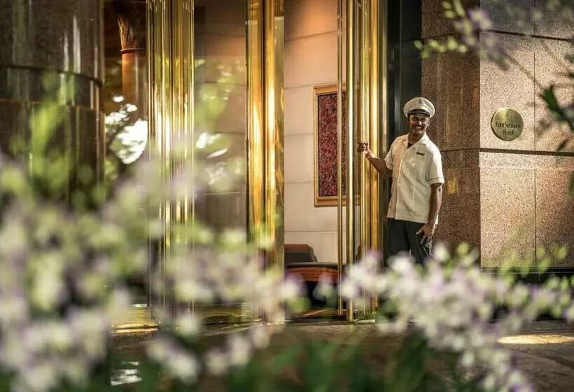 اتاق لوکس با تخت بزرگ, Four Seasons Hotel Singapore