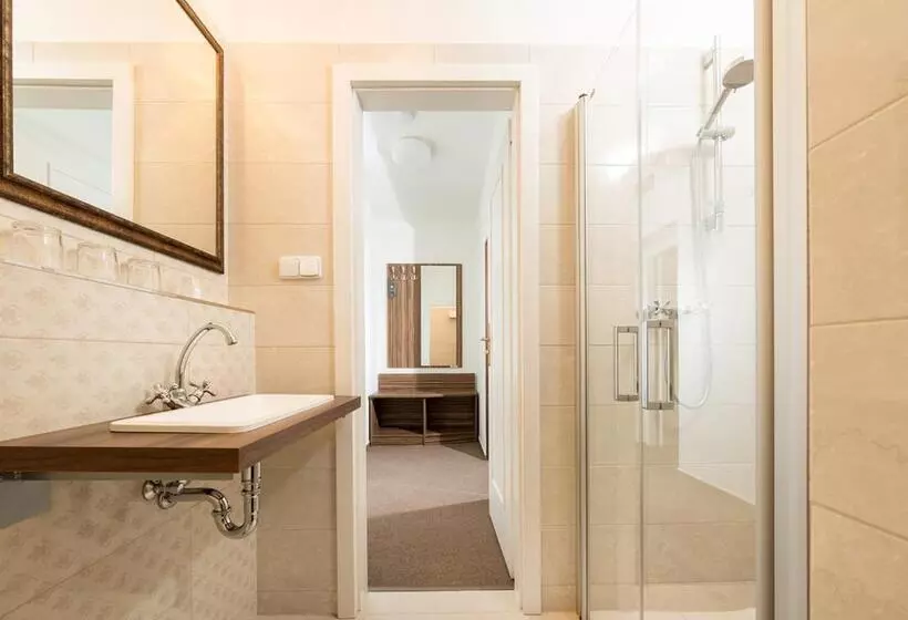 スタンダード４人部屋, B&b Hotel Praha