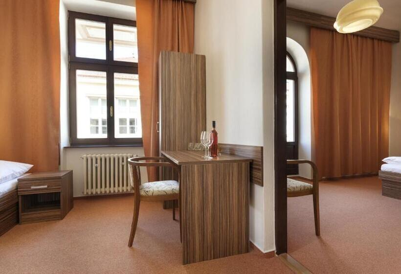 Четырехместный Номер Стандарт, B&b Hotel Praha