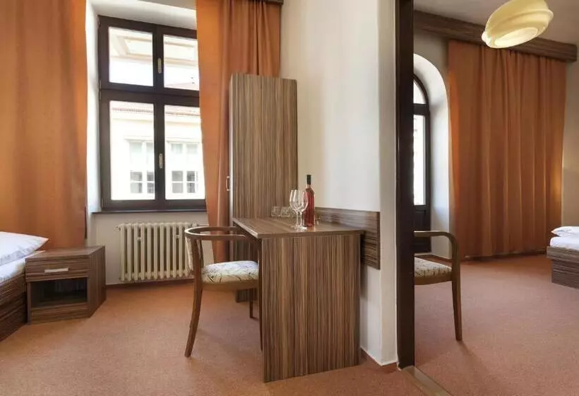 スタンダード４人部屋, B&b Hotel Praha