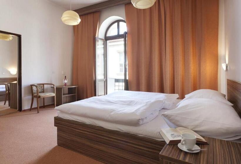 Четырехместный Номер Стандарт, B&b Hotel Praha