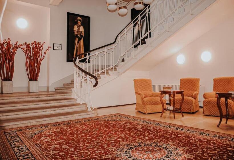 Номер Deluxe, B&b Hotel Praha