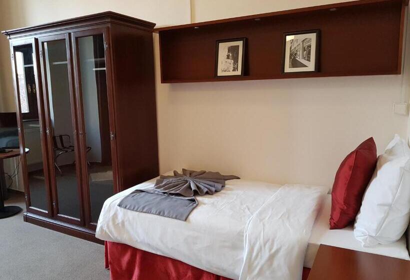 Трехместный Номер Комфорт, B&b Hotel Praha