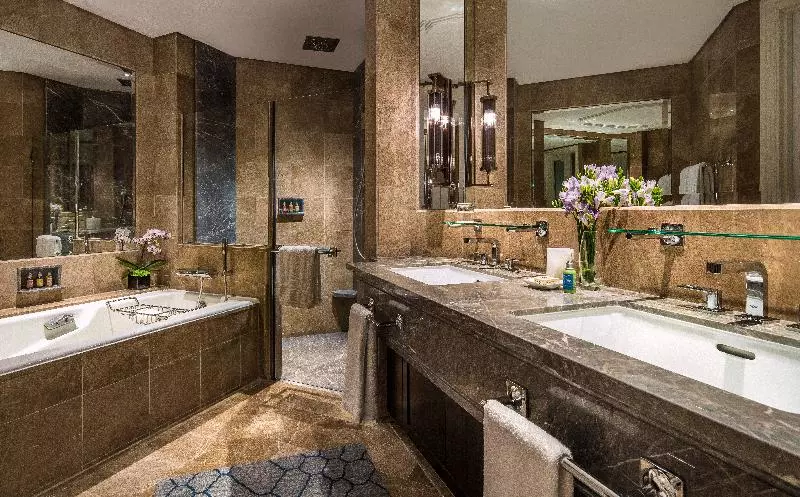 اتاق استاندارد با تخت بزرگ, Four Seasons Hotel Singapore
