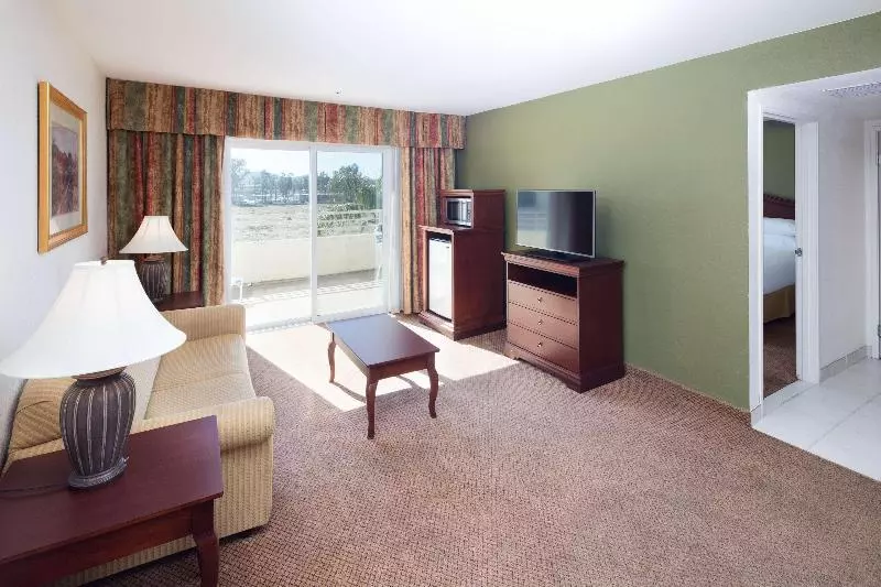 سوییت اجرایی, Studio 6 Suites Perris, Ca