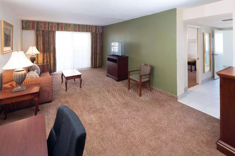 سوییت اجرایی, Studio 6 Suites Perris, Ca