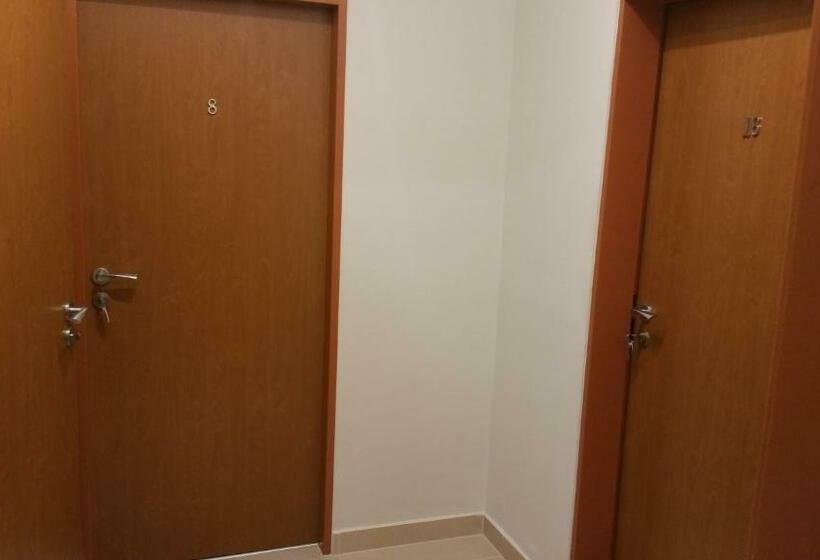 Трехместный Номер Стандарт с Балконом, Koruna