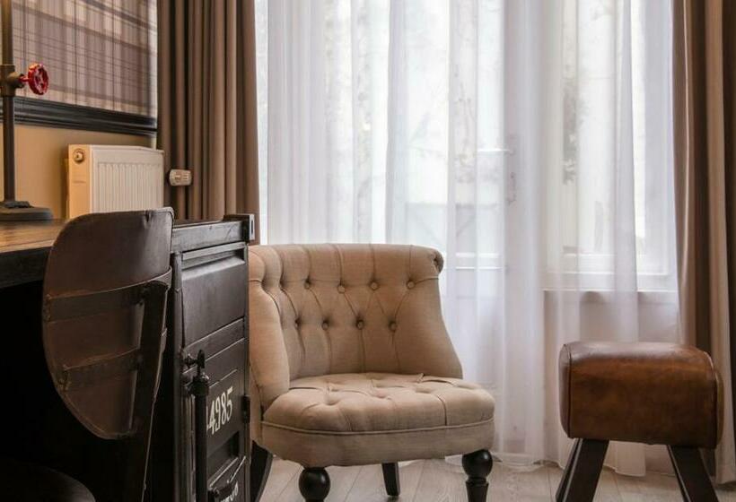 コンフォートトリプルルーム, Max Brown Hotel Canal District, Part Of Sircle Collection