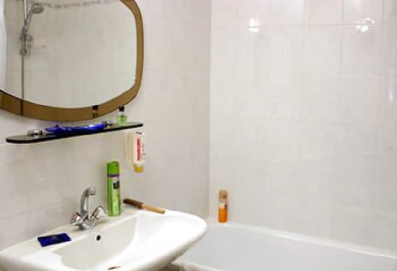 スタンダードルーム, Meslay Republique